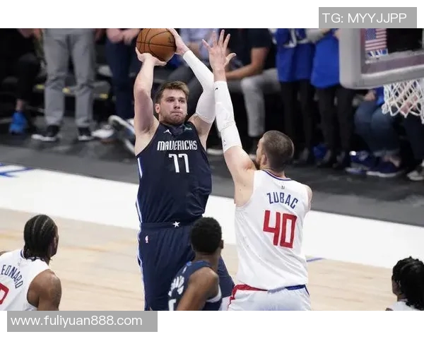 足球球星受伤后冰敷恢复训练的关键作用与科学原理解析